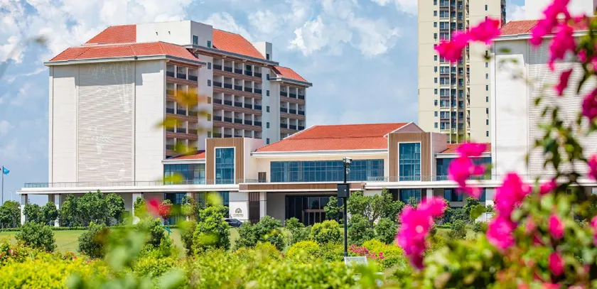 Qianhuazhou Holiday Hotel - Image 1