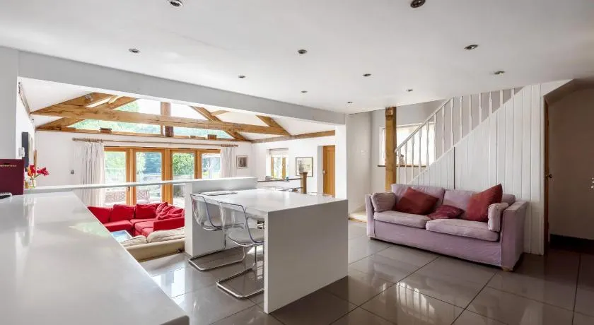 Prestwick Oak - 2 Kingsize Ensuite - Openplan Contemporary - Rural - Garden - Image 1