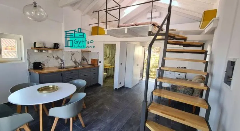 Gythio townhouse - Image 1