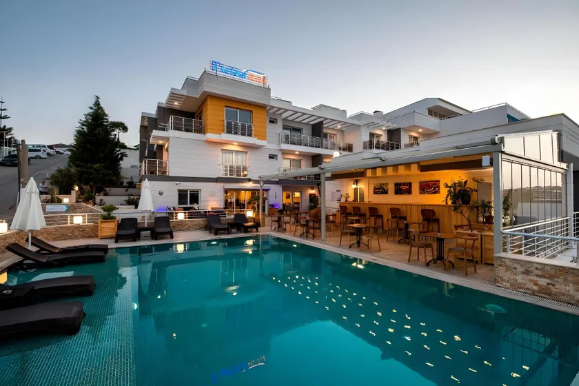 Twins Hotel Çeşme - Image 1
