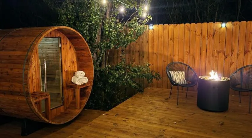 5th St Getaway w Sauna Hot tub Firepit & Game Room - Image 1