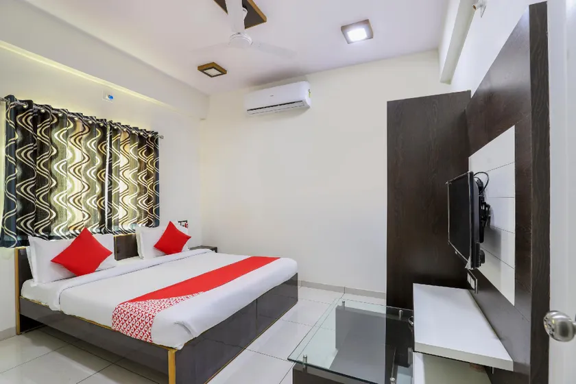OYO 71552 Jay Bhole Guest House & Hotel - Image 1