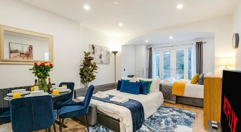 Large Studio in Belsize Grove - Image 1