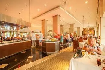 Crown Resorts Horizon Hotel - Image 1
