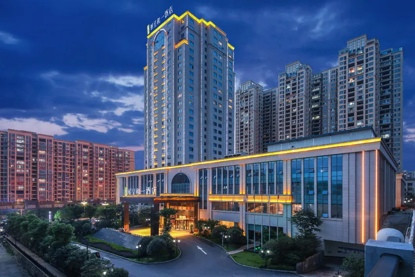 Rezen Heyi Hotel Yizhang - Image 1