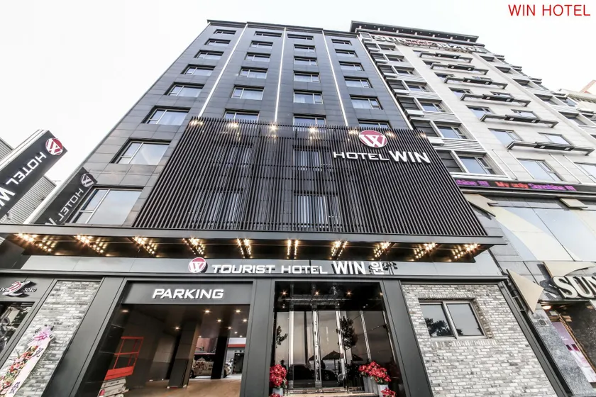 Win Hotel - Image 1