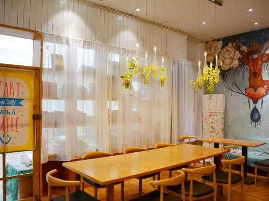 Xiyu Hostel · Cat Cafe - Image 1