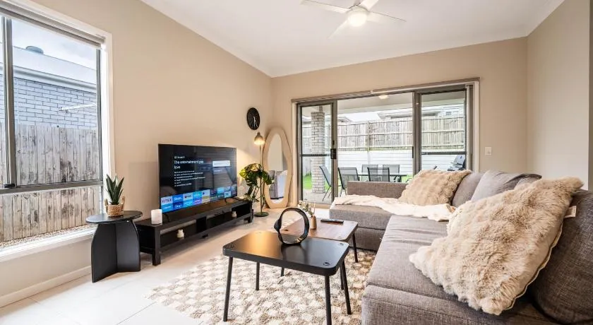 Easy Days & Soft Mornings between BNE City & GC - Holiday Home - Image 1