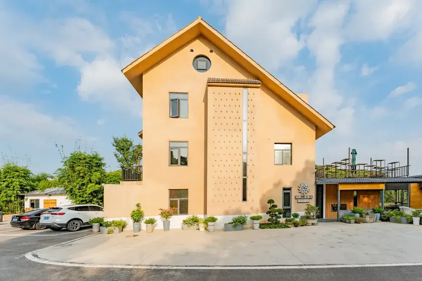 Floral Hotel · Yichang Lakeside Mountain House Hotel (Three Gorges Airport Yuting Industrial Zone) - Image 1