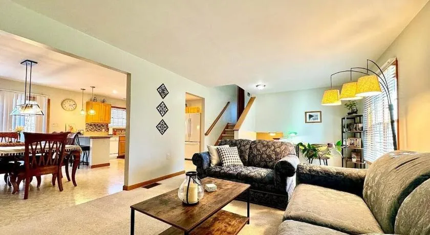 Charming Family Friendly House, Hot tub, Playroom - Image 1