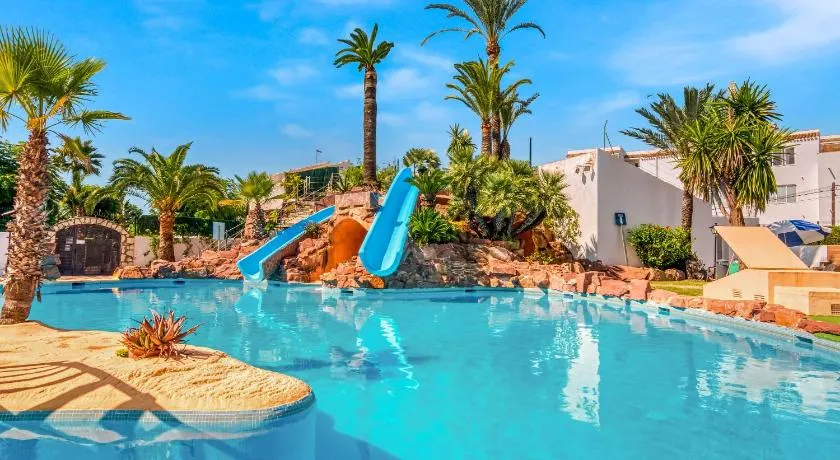 Maison avec piscine, barbecue et internet haut débit - Image 1