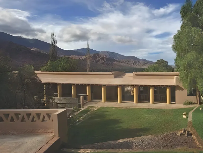 Patio Alto - Image 1