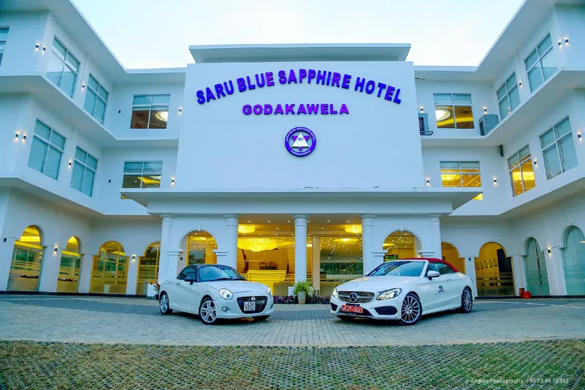 Saru Blue Sapphire Hotel - Image 1
