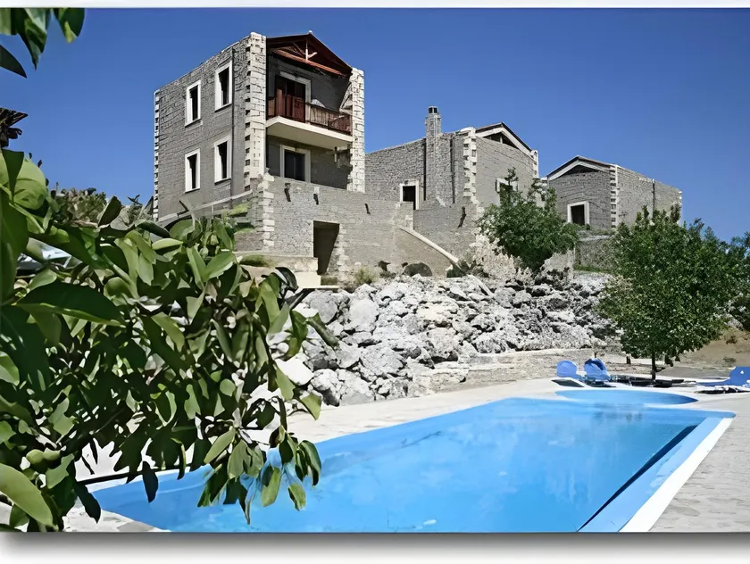 Arodamos Guesthouse - Image 1