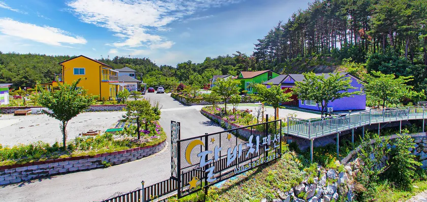 Goseong Dal Beach Pension - Image 1