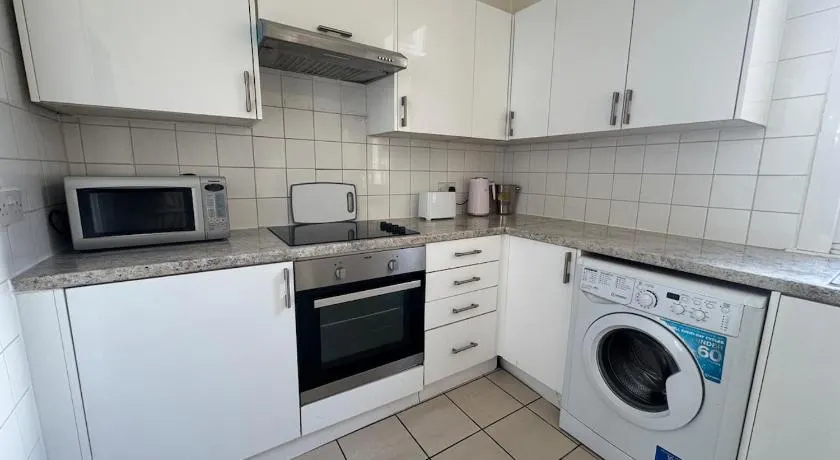 Classic London Style apartment in Zone 2 - Image 1