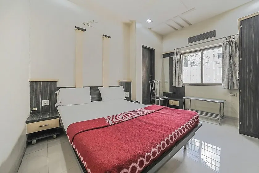 Hotel Renuka Inn - Image 1