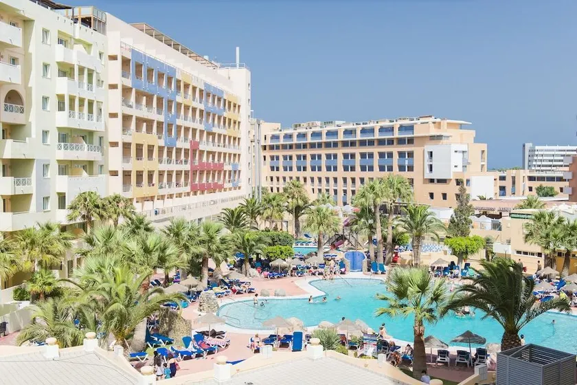 Fenix Beach Apartamentos - Image 1