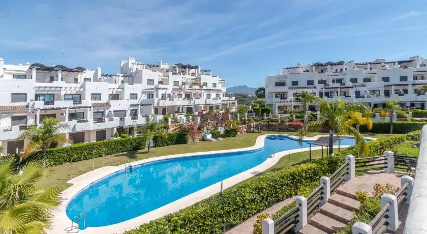 Penthouse entièrement équipé avec piscine, jardin et terrasse | Vue montagne - Image 1