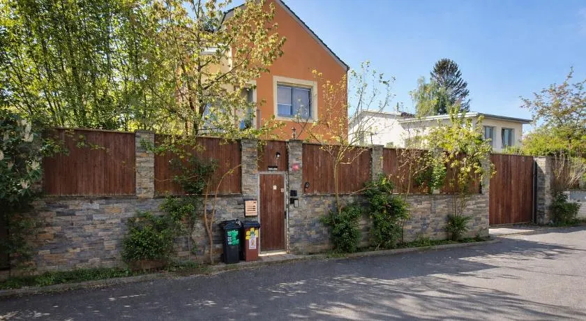 Garden Studio with Kitchen & BBQ - KindStay Suites Prague Airport - Image 1