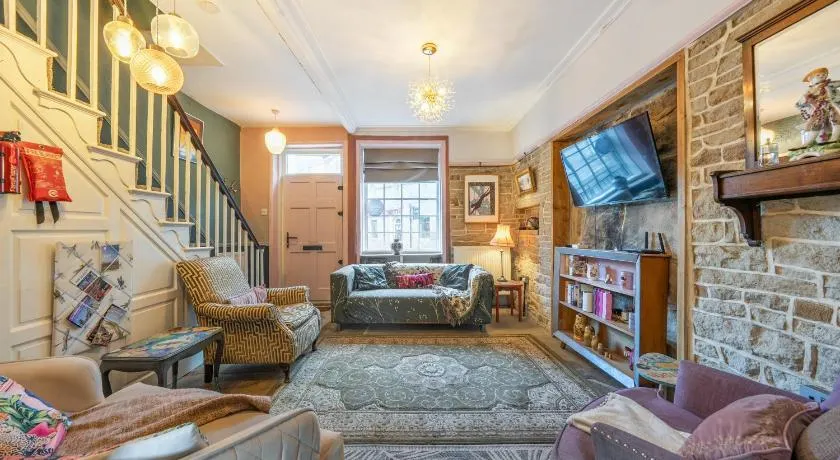Hebden Bridge - House - Sleeps 8 - Pet Friendly - Image 1