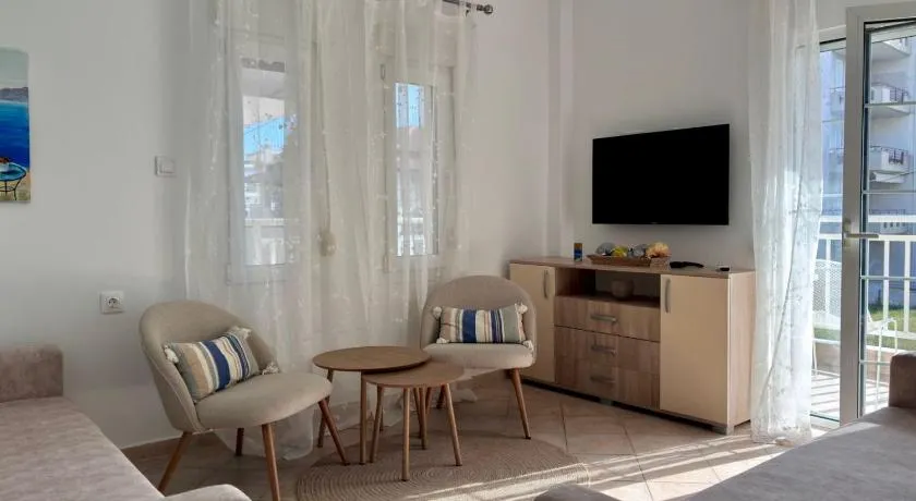 Mantona's home - Image 1