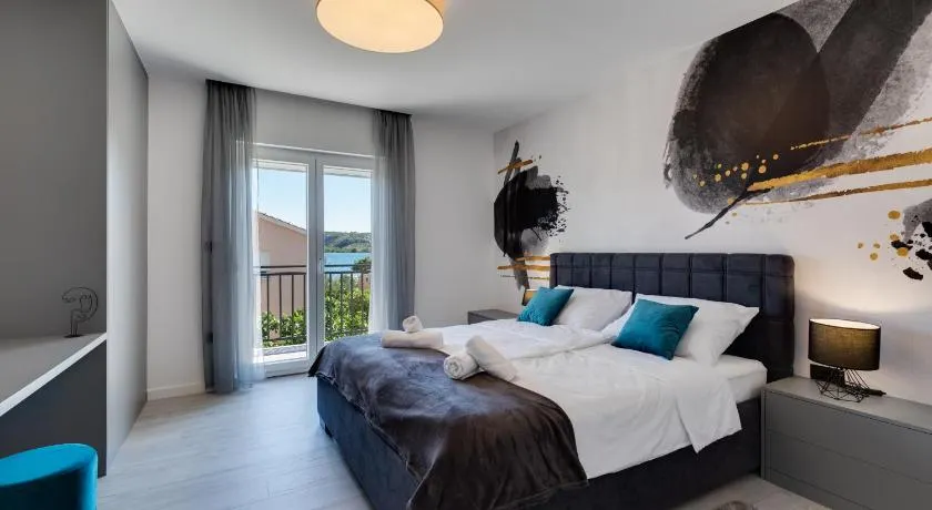 Apartment By The Sea - Image 1