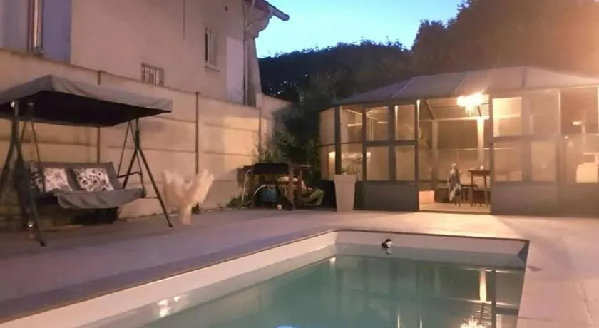 Logement à 30min de la défense avec piscine privative - Image 1
