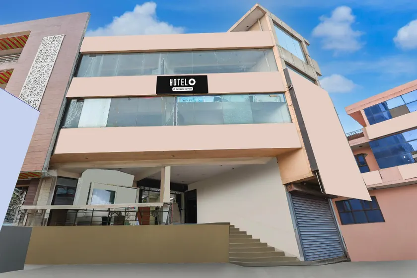 Super Hotel O Sector 4 Manraj Complex Gurugram - Image 1