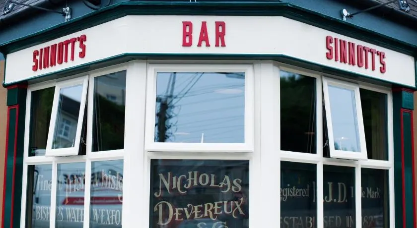 Sinnotts Bar - Image 1
