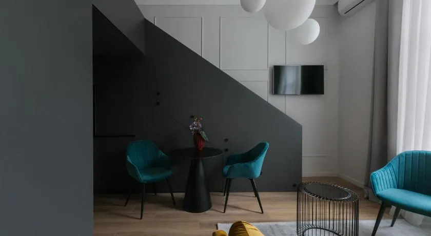 Bumblebee Luxury Apartments 2 - Image 1