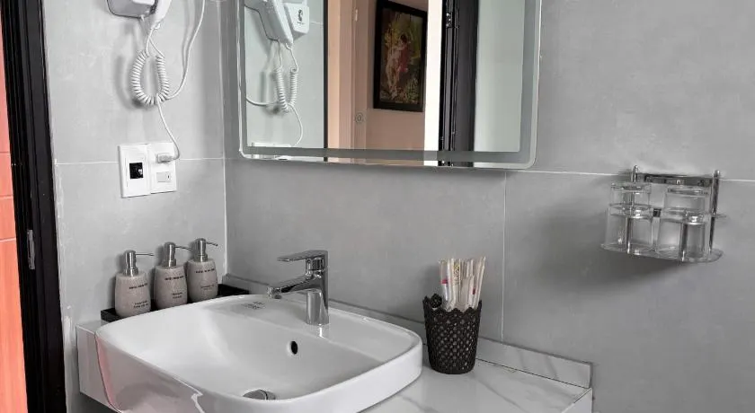 Long Bình Hotel - Image 1