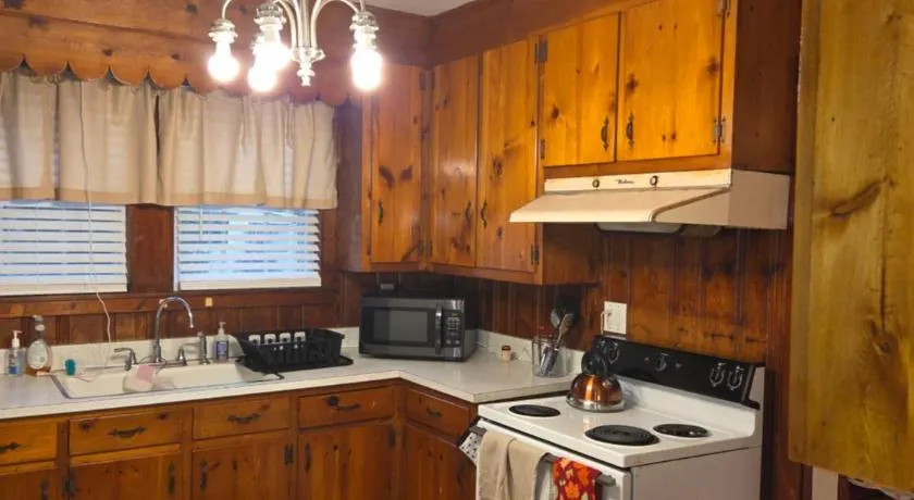 Brick House Retreat - Image 1