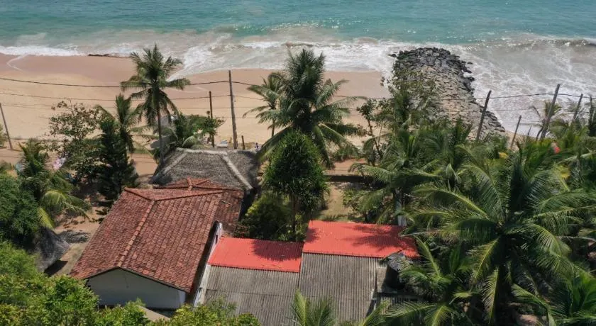 Sunchaser Beach Hotel - Image 1