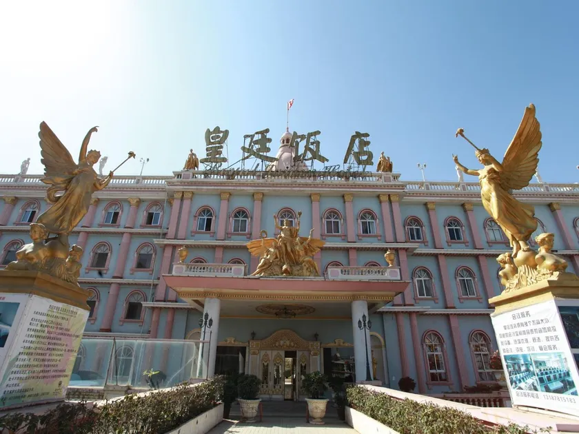 Kunming Royal Garden Hotel - Image 1