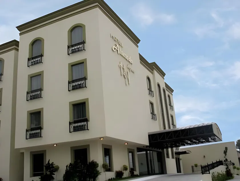 Hotel Alameda Express - Image 1