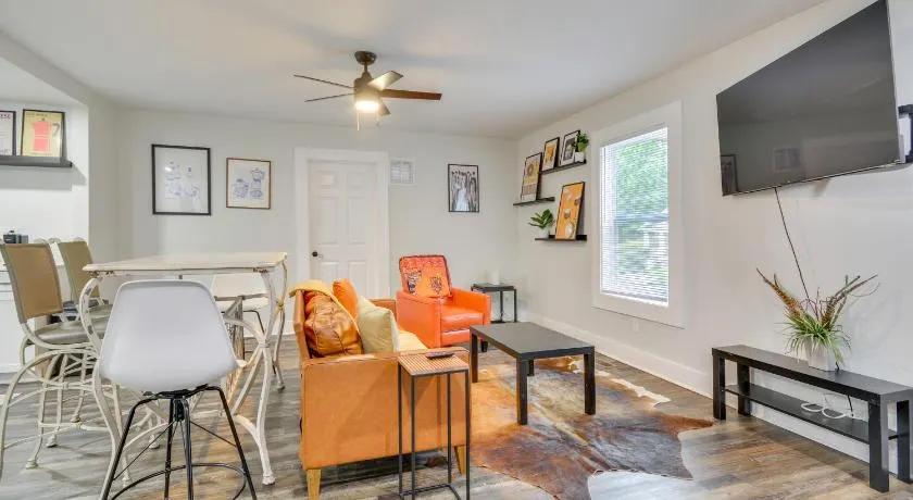 Great for Groups! Greensboro Getaway, 1 Mi to Dtwn - Image 1