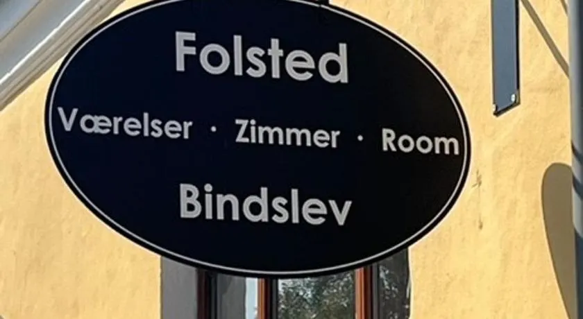 Folsted - Værelse 103 med eget badeværelse og fri parkering - Image 1