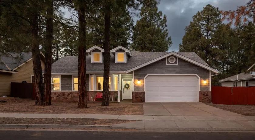 Flagstaff Retreat with Hot Tub - Image 1