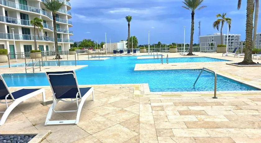 Lux in Black 2BR, Bay, Pool Ocean Views - Image 1
