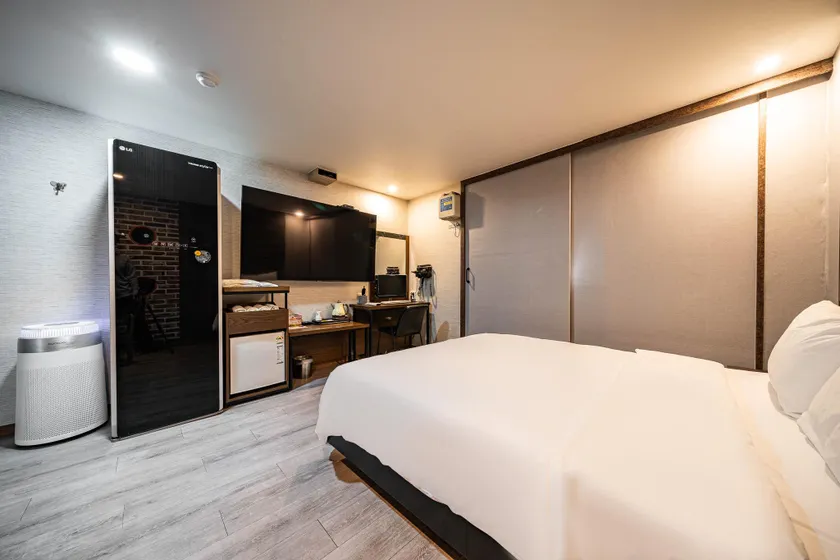 Busan Gangseo Sinho-dong Hotel Sky - Image 1