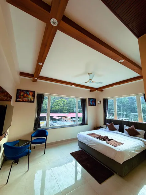 Kesari Hotel & Restaurant Near Kainchi Dham - Image 1