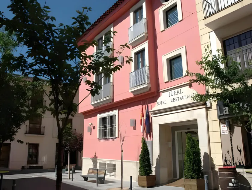 Hotel Ideal - Image 1
