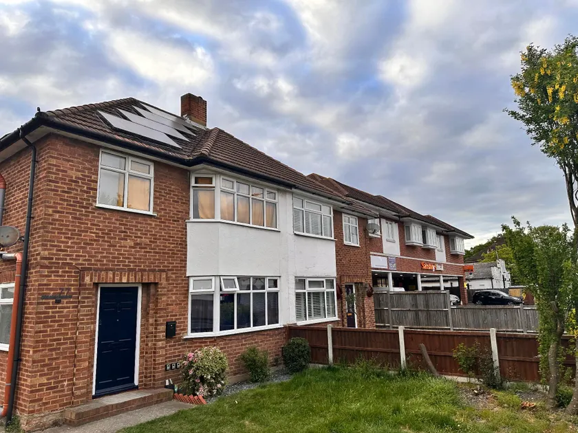 Livo Executive Suite near Bexleyheath Train - Image 1