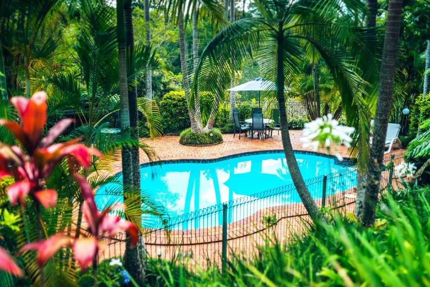 Retiro privado nos arredores da cidade, com piscina e spa! - Image 1