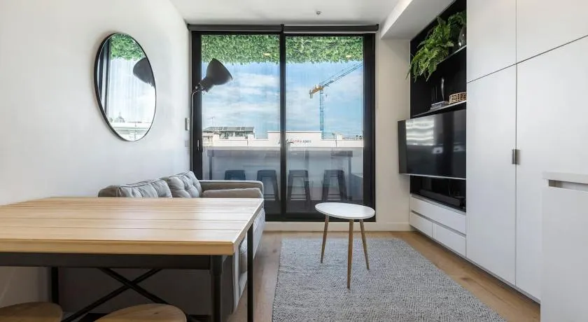 Collingwood Charm - Centrally Located with Balcony - Image 1