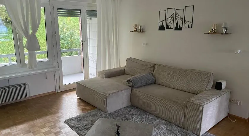 Au Zimmer - Image 1