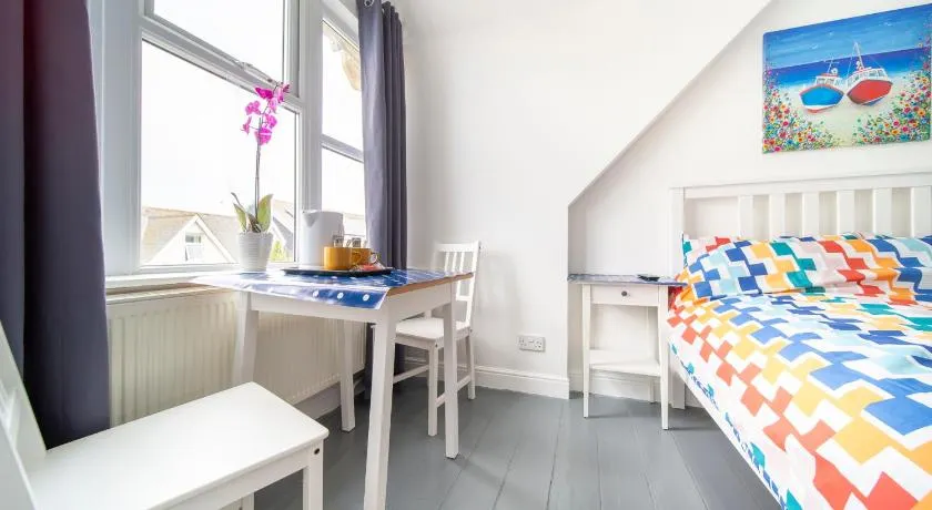 Tolcarne Guest House - Image 1