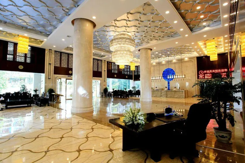 Luzhou Fengzeyuan Hotel - Image 1