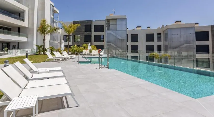 ViVi Homes - Luca Pool, Gym, Spa & Sea View - Image 1